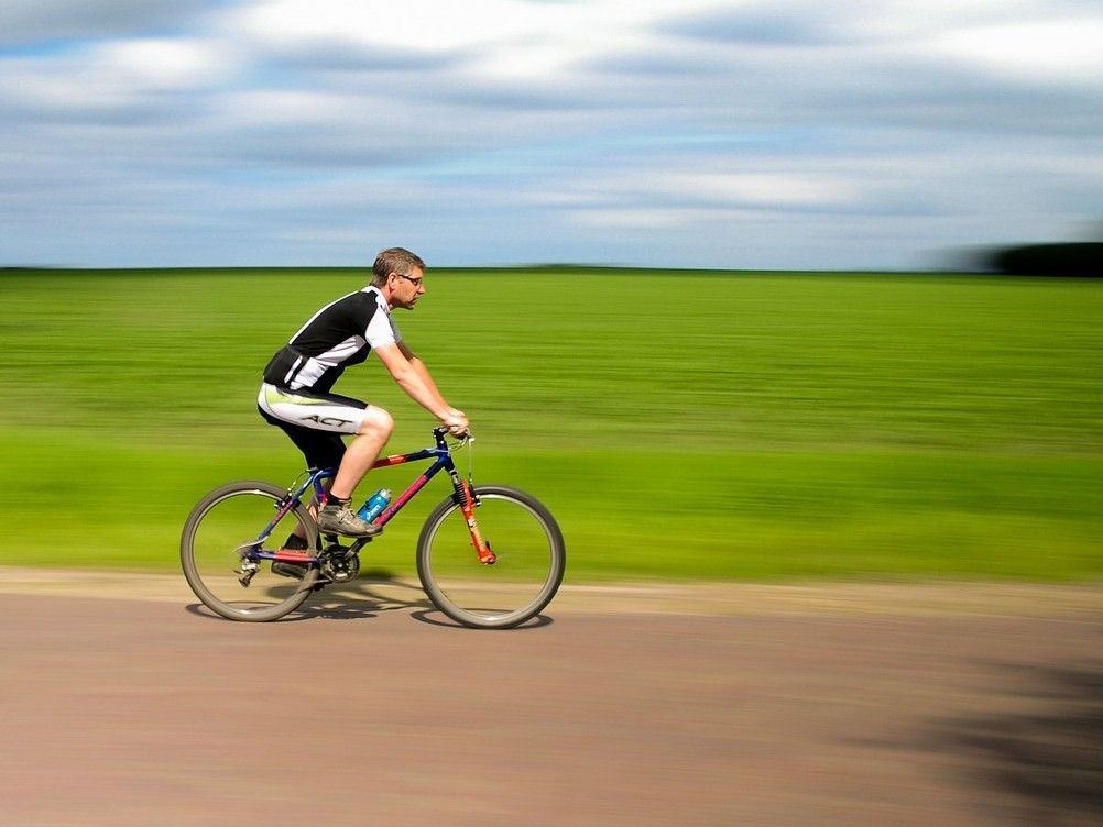 afb fietser op fietspad pixabay