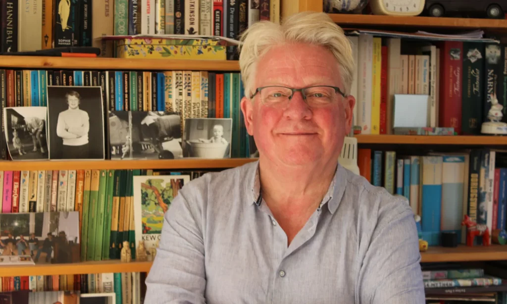 Frank den Hollander boekenkast