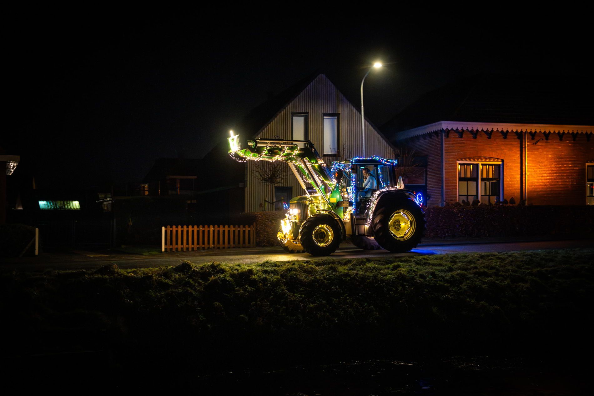 Fotoverslag verlichte tractoren in het Westerkwartier (Actiegroep Niezijl)