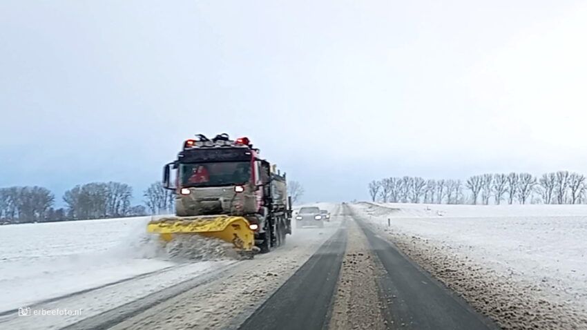 Sneeuwoverlast Westerkwartier - Sneeuwschuiver