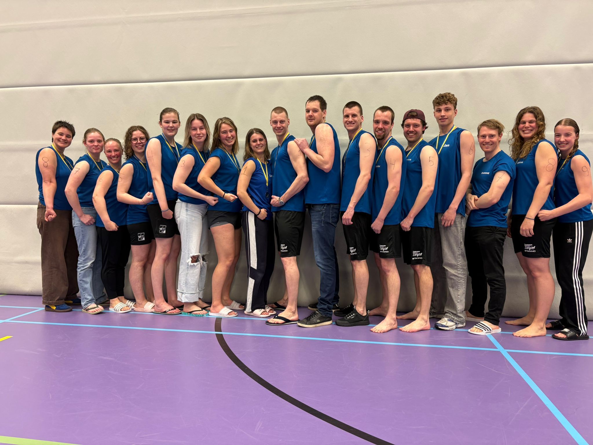 Zwemclub ZENO wint 2 bekers op 1-uursestafette!